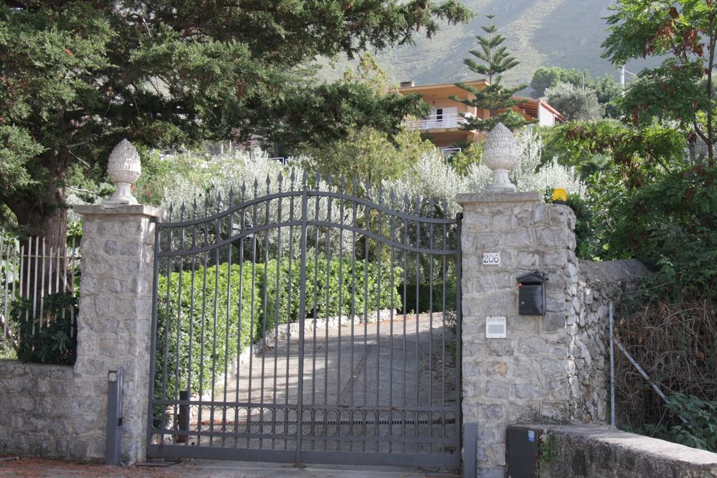 Lomarchi Holiday Home Carini Kültér fotó